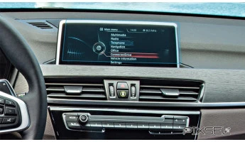 Verre protecteur Pixsel sur le moniteur BMW X1 - 10.2“ 2015 - 2018 (F48)